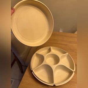 Tupperware 1665 Vintage Divided Party Veggie Snack Dip Tray w/ Lid Beige